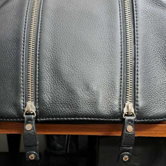 Authentic Danier Genuine Leather Crossbody Bag - Picture 6 of 10